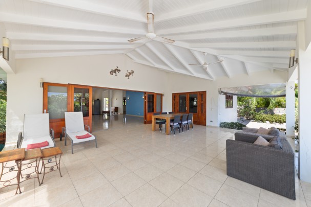 Blue Bay BL-19 – Spacious Villa on Golf Course