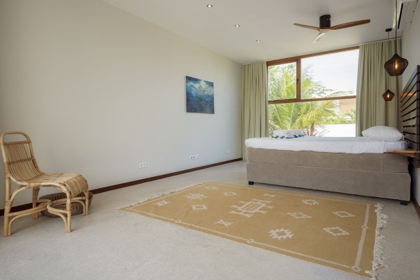 Luxury villa with pool, jacuzzi & sea view near Jan Thiel Beach