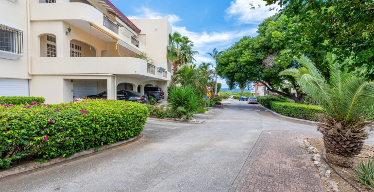 Royal Palm – Ruim appartement met zeezicht en balkon
