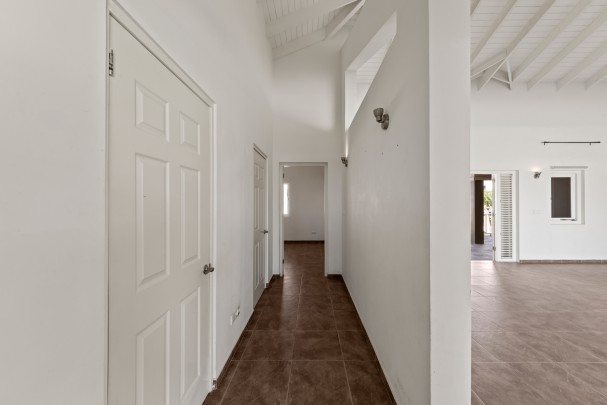 Blue Bay BB-39 – Spacious Villa with Pool and Sea View