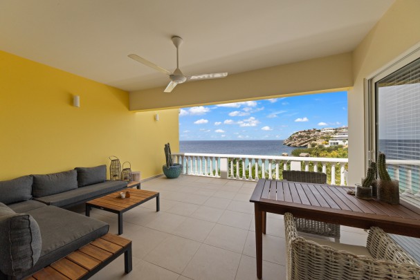 Blue Bay - Spectacular Oceanfront Penthouse