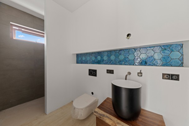 Blue Bay – High-end, luxurious newly built villa with rental potential