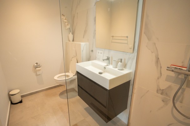 The Breeze – Beautiful 2-bedroom apartment perfect for vacation rental