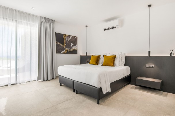 THE CAPE 6 - Exclusive apartment with sea view and private pool.