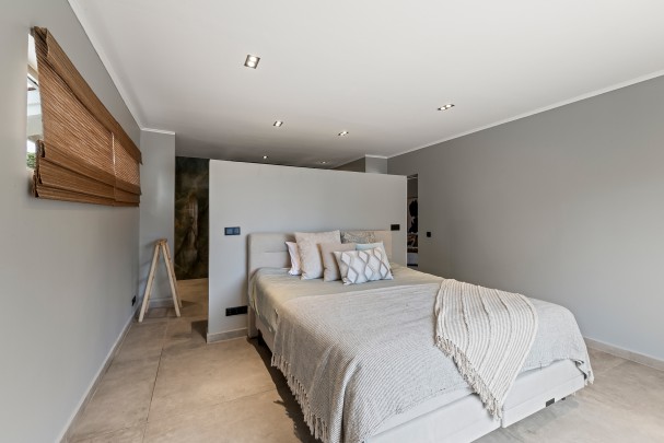 Blue Bay &ndash; Fraai gerenoveerde villa met zwembad aan golfbaan  