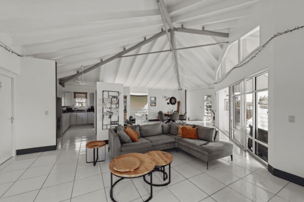 Spacious home with ocean view in central location near Mambo Beach