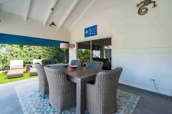 BlueBay O-35 – Ruim en sfeervol huis met appartement en zwembad
