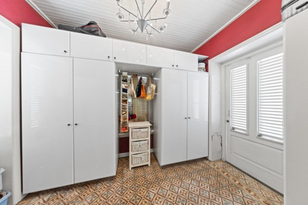 Otrobanda - Spacious monumental townhouse with city garden and parking