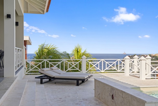Blue Bay – Exclusive villa met adembenemend uitzicht  