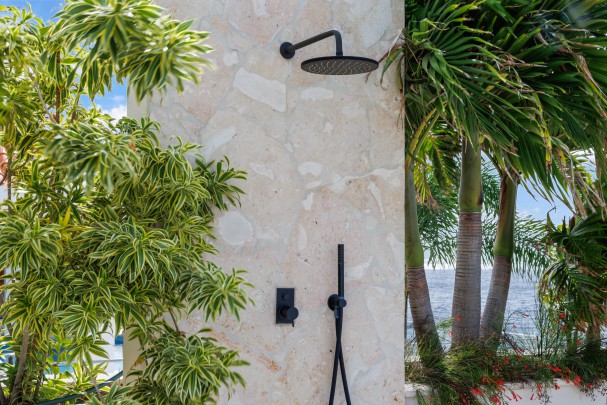 Blue Bay &ndash; Spectaculaire klif villa op exclusieve B-sectie   