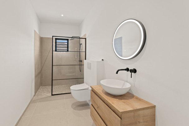 Blue Bay - Luxueze nieuwbouwwoning met 4 slaapkamers en zwembad