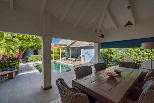 BlueBay O-35 &ndash; Ruim en sfeervol huis met appartement en zwembad