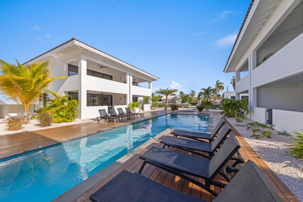 Luxury penthouse in gated resort with pool – Jan Thiel