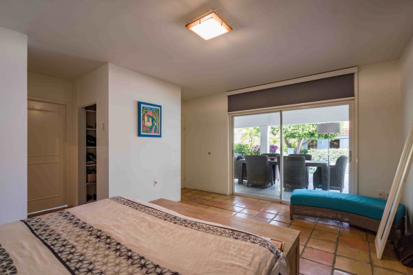 BlueBay O-35 – Ruim en sfeervol huis met appartement en zwembad