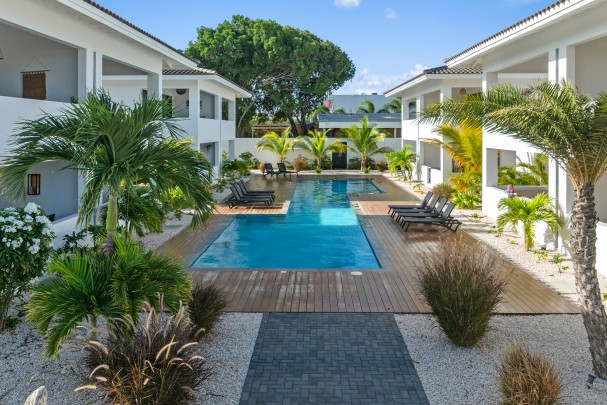 Luxury penthouse in gated resort with pool – Jan Thiel