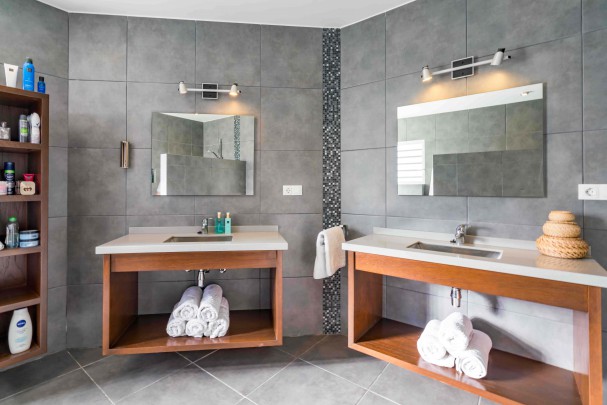 BlueBay O-35 &ndash; Ruim en sfeervol huis met appartement en zwembad