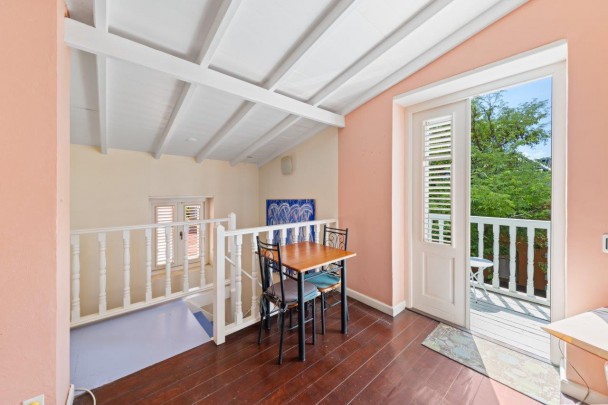 Otrobanda - Spacious monumental townhouse with city garden and parking