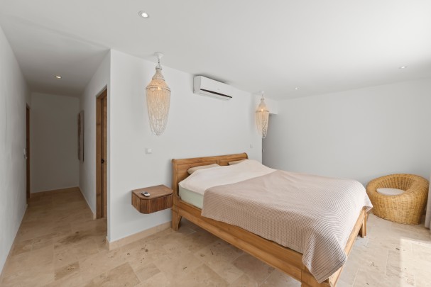 Julianadorp - Modern renovated detached villa with swimming pool