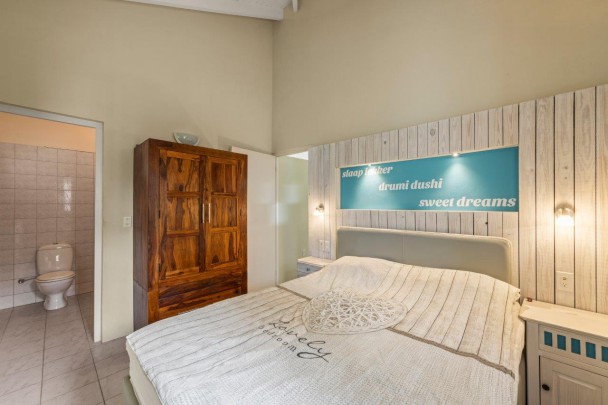 Montaña - Recompensa Park Detached 2-Bedroom Bungalow with Studio
