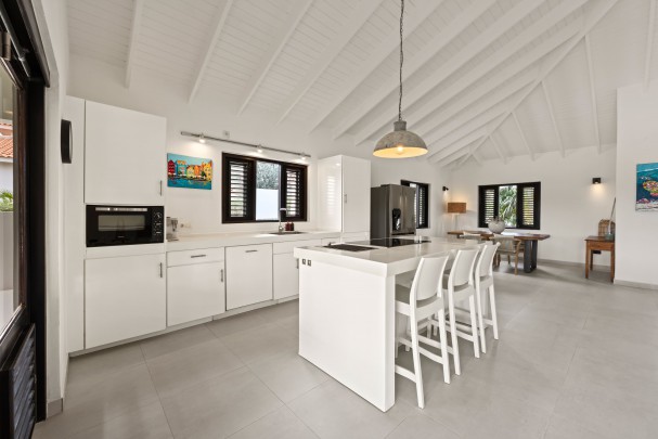 Blue Bay - Stylish 5-Bedroom Villa with Pool on the Golf Course