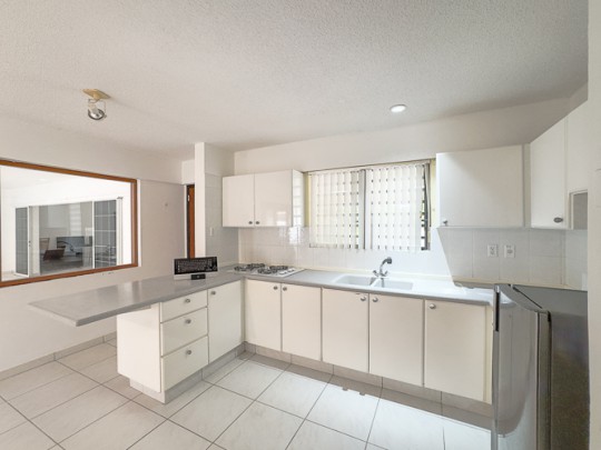 Spacious 3-bedroom villa in quiet residential area