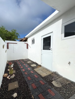 Lovely 4-Bedroom House with new Apartment in Tranquil Barber, Curaçao