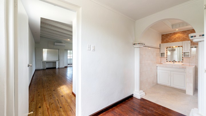 Ruime 4-slaapkamer villa met zwembad in Jan Doret
