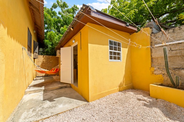 Fully operational student housing complex with 30 rooms for sale