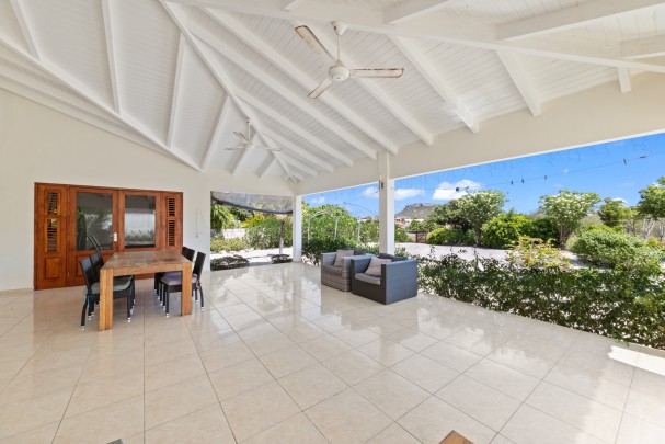 Blue Bay BL-19 – Spacious Villa on Golf Course