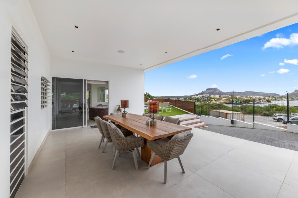 Jan Sofat luxe villa met 2 appartementen & panoramisch uitzicht