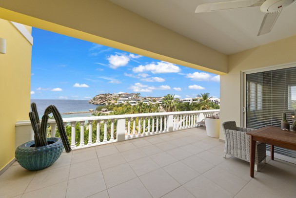 Blue Bay - Spectacular Oceanfront Penthouse