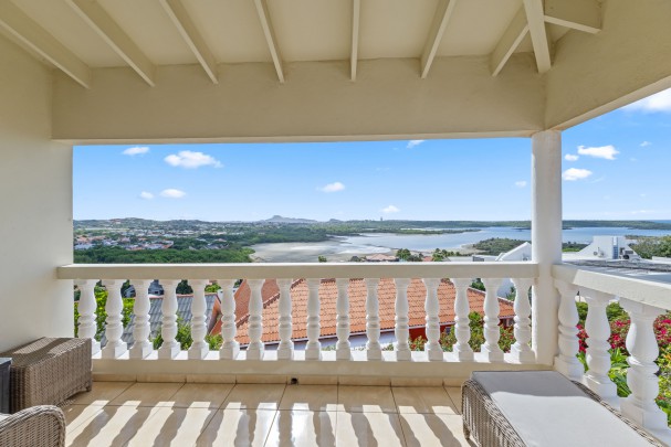 Seru Bottelier – Luxury Villa with Pool and Panoramic Salt Flats Views