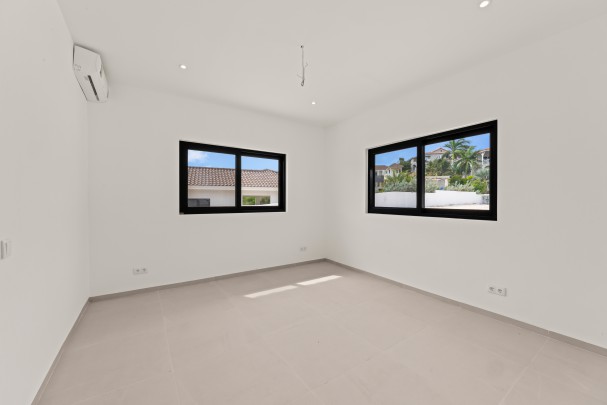 Blue Bay - Luxueze nieuwbouwwoning met 4 slaapkamers en zwembad