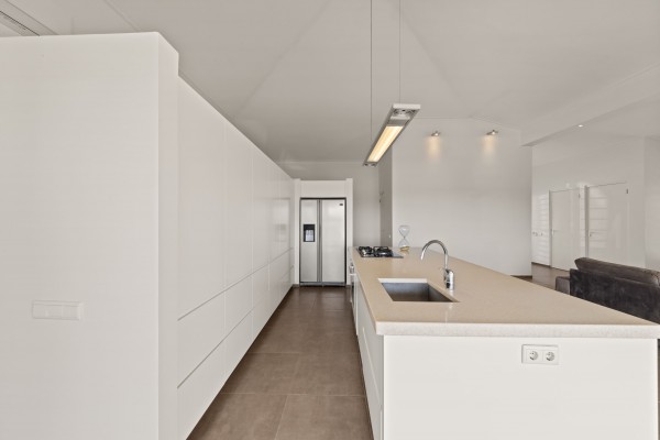 Jan Sofat – Woning met twee appartementen en uitzicht op spaans water