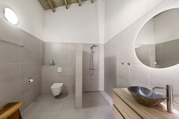 Spacious furnished 2-bedroom bungalow in Blue Bay 