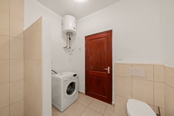 Spacious 2-bedroom apartment with large terrace in Cocolora