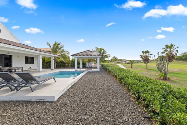 Blue Bay – Charming Villa with Panoramic Views over the Golf Course