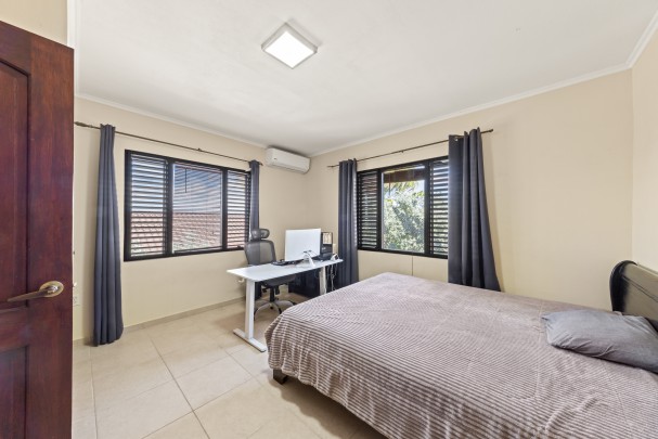 Blue Bay &ndash; Grote villa met twee ruime appartementen