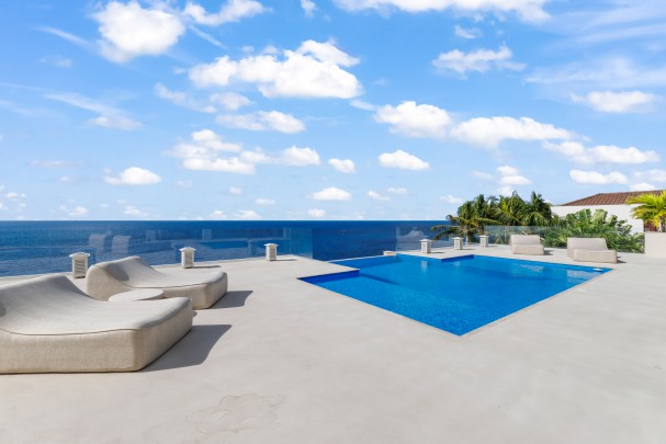 Blue Bay &ndash; Spectaculaire klif villa op exclusieve B-sectie   