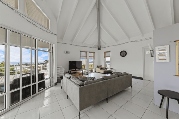  Ruime woning met zeezicht op centrale locatie nabij Mambo Beach