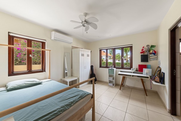 Blue Bay L-section &ndash; three-bedroom villa with a lovely outdoor space