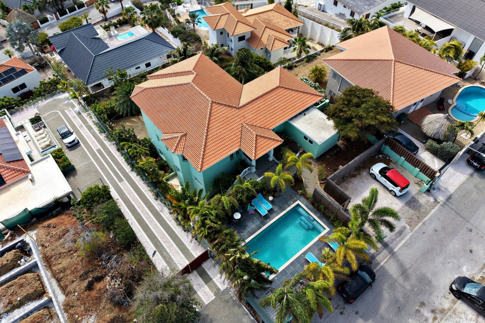 The Ambassador · An operating resort in Brakkeput Abao photo 27