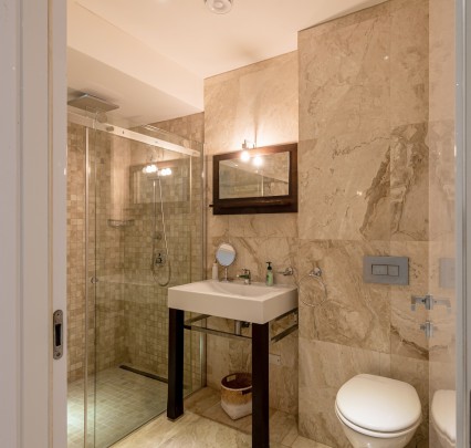 The Strand – Oceanfront Apartment with 4 Bedrooms at “The Strand”