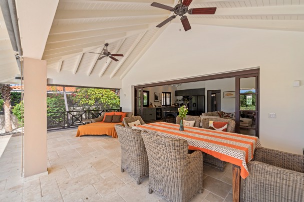 Blue Bay &ndash; Tropische villa met prachtig uitzicht 