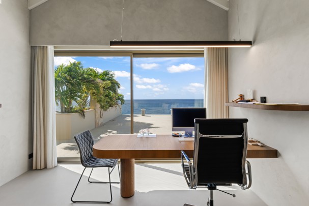 Blue Bay &ndash; Spectaculaire klif villa op exclusieve B-sectie   