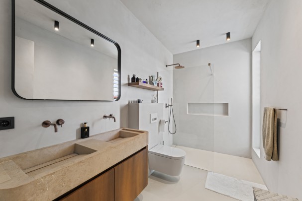 Blue Bay &ndash; Spectaculaire klif villa op exclusieve B-sectie   