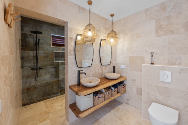 Julianadorp - Modern renovated detached villa with swimming pool