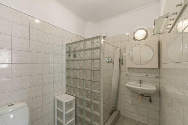 Montaña - Recompensa Park Detached 2-Bedroom Bungalow with Studio