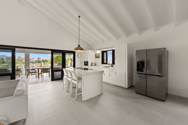 Blue Bay - Stylish 5-Bedroom Villa with Pool on the Golf Course