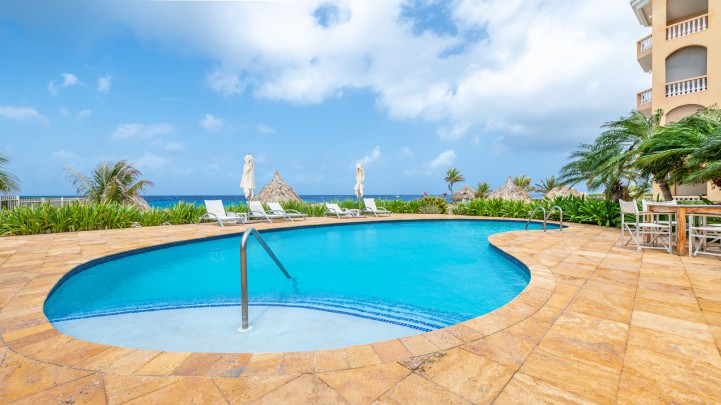 The Strand – Oceanfront Apartment with 4 Bedrooms at “The Strand”